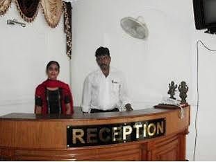 Hotel Neelkanth Lucknow Buitenkant foto