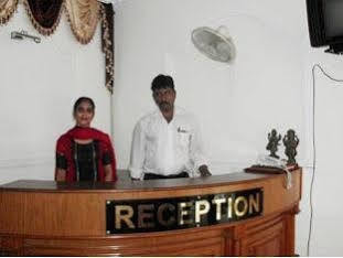 Hotel Neelkanth Lucknow Buitenkant foto